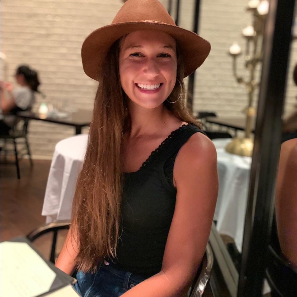 Meet your buyer/seller 💜😸